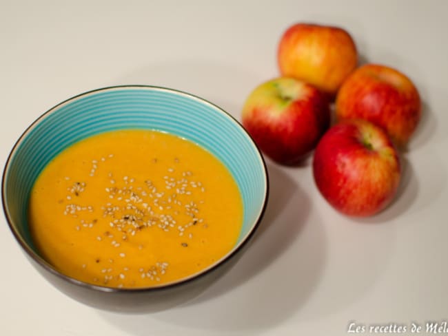 Velouté de courge aux pommes