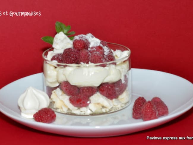 Pavlova express aux framboises.