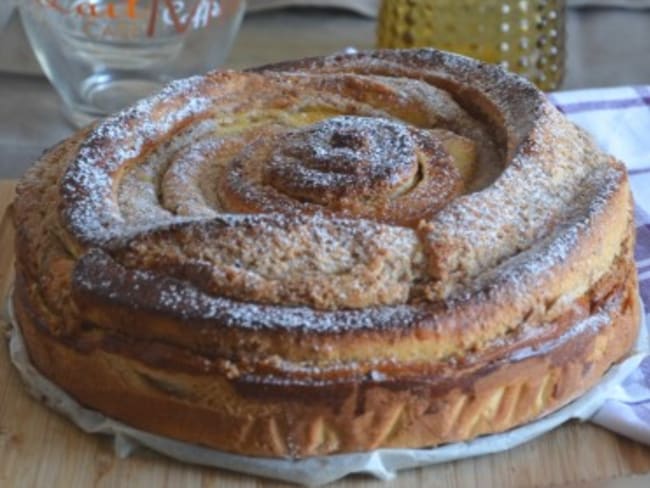 Brioche spirale garnie de crème aux noisettes