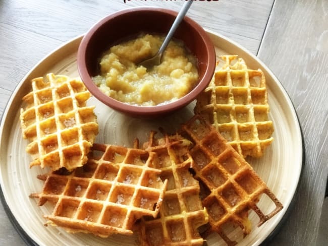 Gaufres de pommes de terre à la compote de pommes