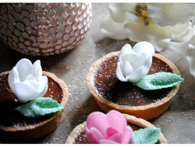 Tartelettes au chocolat au lait et fleur de sel pour le dessert