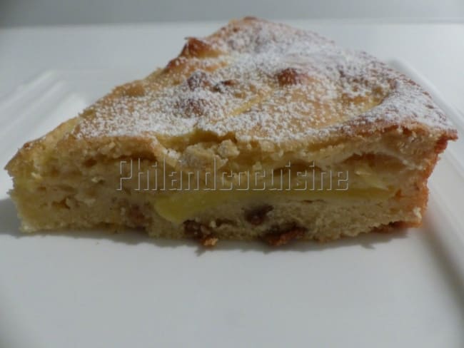 Gâteau moelleux aux pommes et aux raisins secs