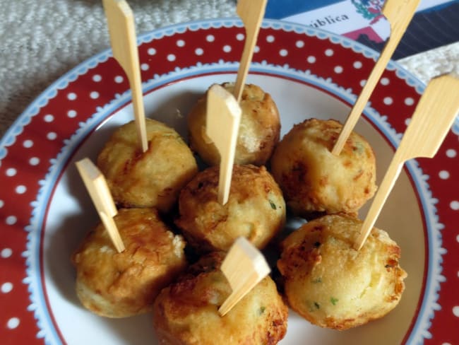 Picaderas Dominicanas : des boulettes de Manioc Farcies de Fromage