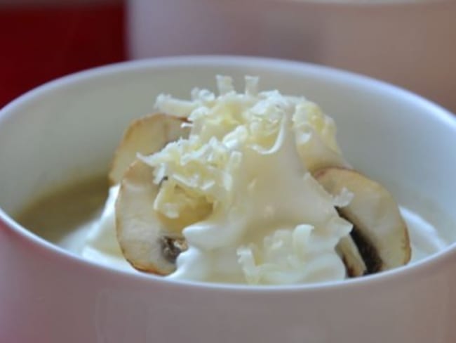 Crème de champignons, espuma à la Tomme de Savoie et ses friselis