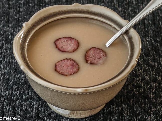 Soupe de haricots blancs aux saucisses fumées