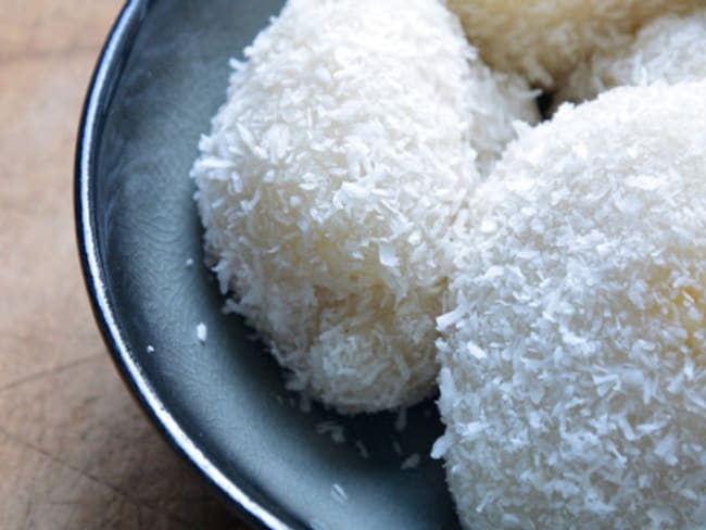 Perles de coco fourées à la mangue