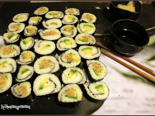 Makis végétaliens concombre avocat sésame