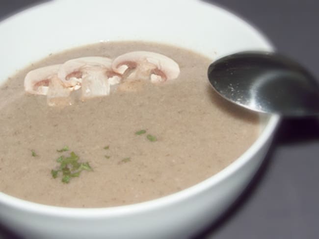 Soupe simplissime de champignons aux noisettes