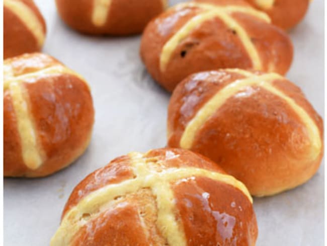 Hot cross buns, les petits pains anglais des fêtes de Pâques