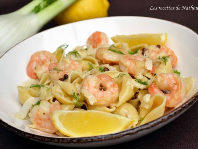 Pâtes conchiglie au citron et fenouil, crevettes, et baies de Szechuan rouge