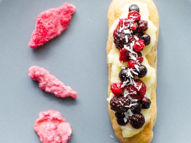 Eclairs aux fruits rouges et à la noix de coco