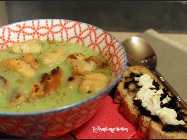 Velouté de brocolis aux épices italiennes et croutons de ciabatta