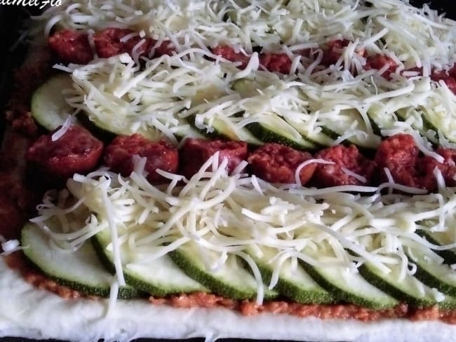 Tarte courgettes et merguez sur lit de caviar de tomates séchées