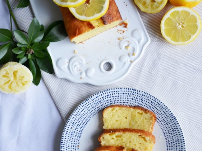 Lemon drizzle cake