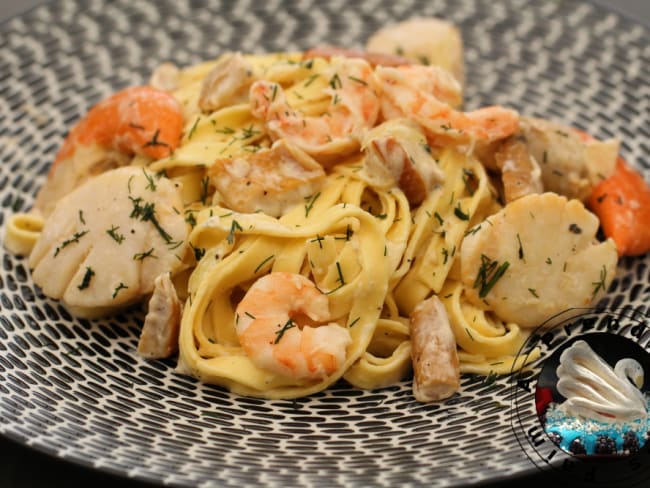 Tagliatelles avec cèpes, crevettes et coquilles Saint-Jacques