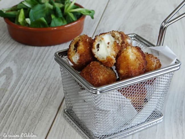 Billes de mozzarella panées