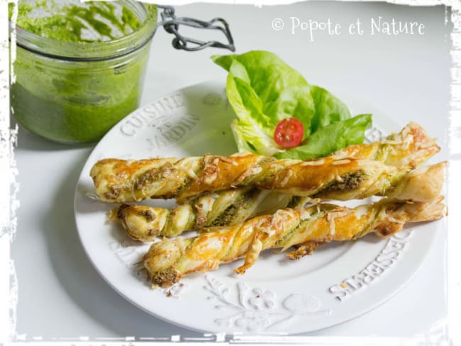 Flûtes feuilletées au pesto de fanes de radis maison et au parmesan