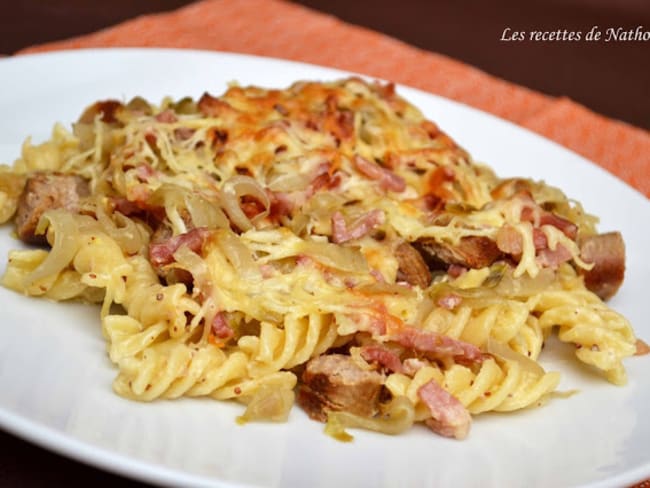 Gratin de penne aux chicons, chipolatas, lardons et moutarde à l'ancienne