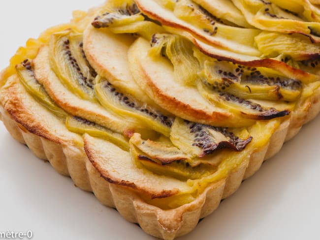 Tarte à la crème aux fruits de saison : pommes et kiwis