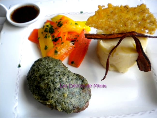 Filet d’agneau en croûte d’herbes et carottes anciennes glacées