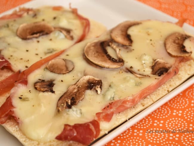 Panini-bruschetta au jambon cru, gorgonzola et champignons