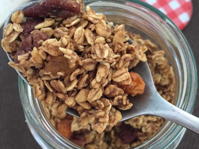 Le granola aux noix de pécan et sirop d'érable