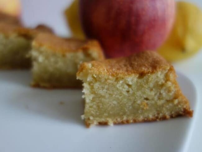 Carrés de gâteau aux pommes