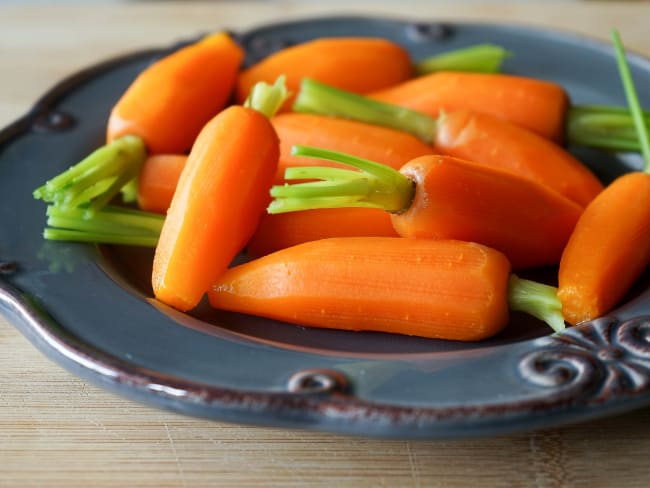 Présenter et cuire des carottes primeur