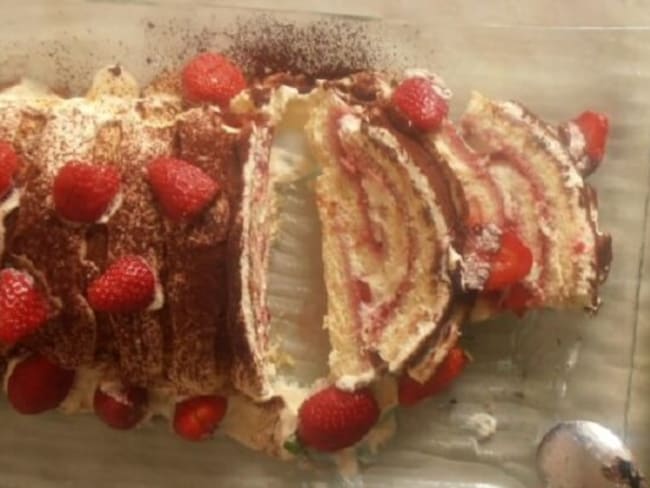 Gâteau roulé aux fraises et mascarpone