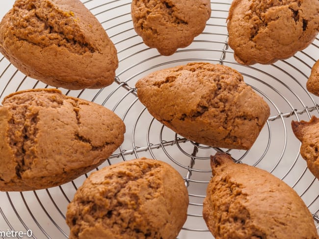 Madeleines au parfum léger de chocolat et orange