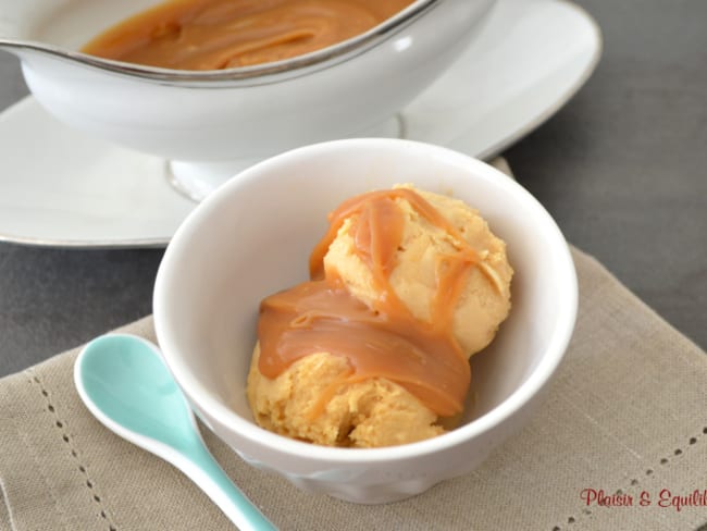 Glace au caramel beurre salé sauce au caramel