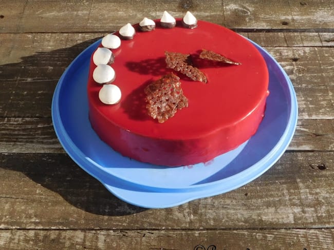 Entremets chocolat, cerise et panacotta vanille