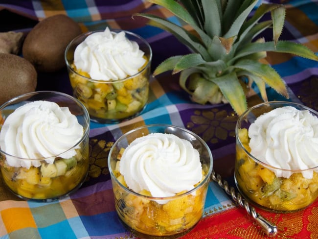 Salade de fruits exotiques, gelée fruit de la passion et chantilly gingembre