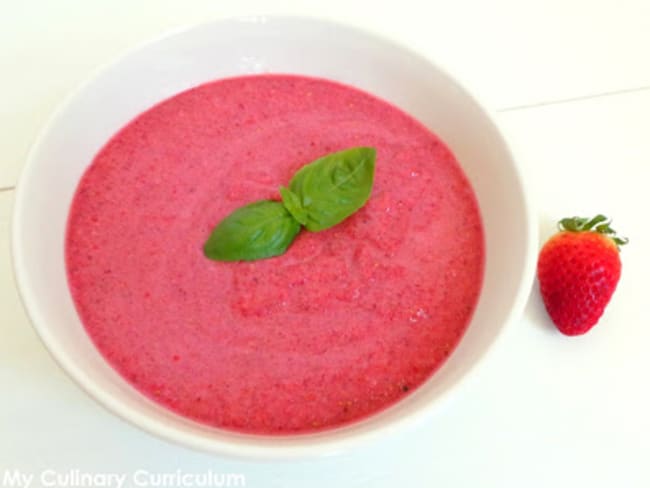 Soupe de betteraves et fraises au basilic