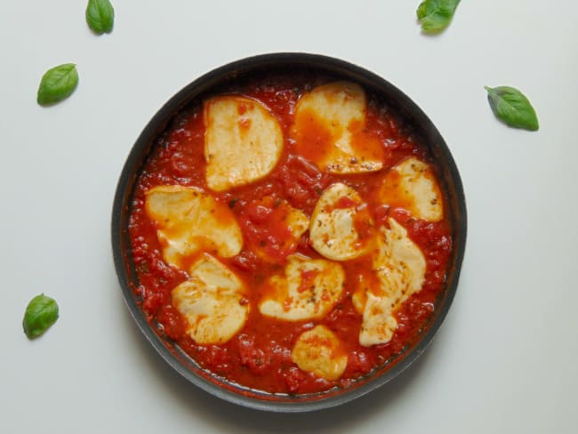 Scamorza fumée cuite à la pizzaïola : sauce tomate et basilic