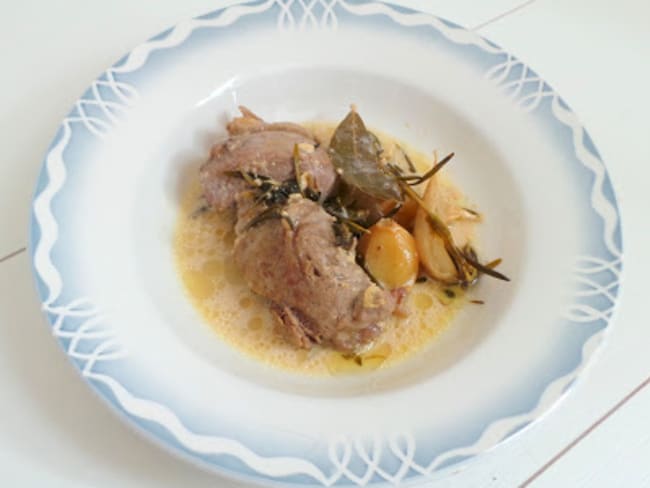 Épaule d'agneau à la moutarde et aux herbes aromatiques