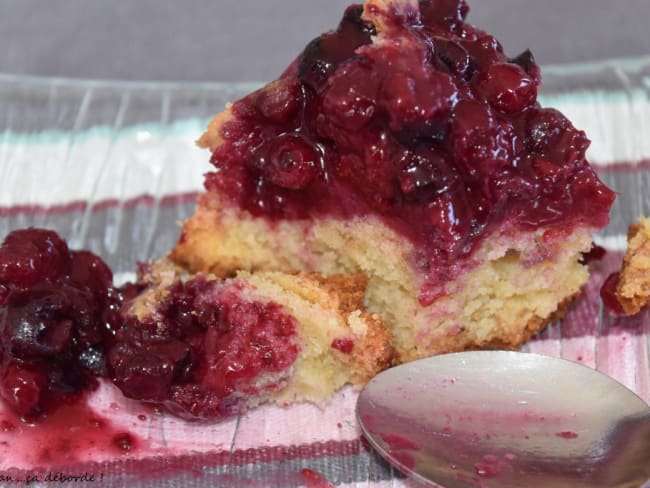 Gâteau renversé aux fruits rouges