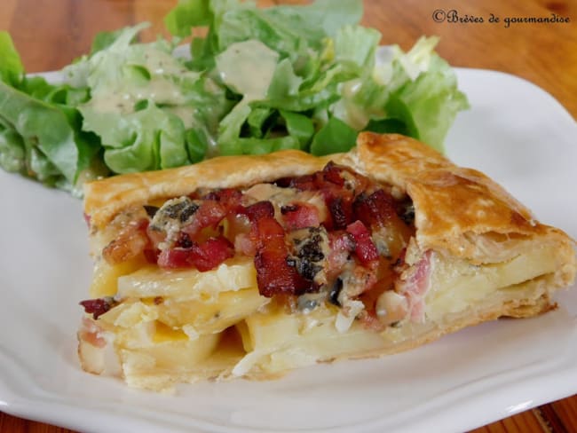 Chausson aux pommes de terre, lardons, et fourme d'Ambert