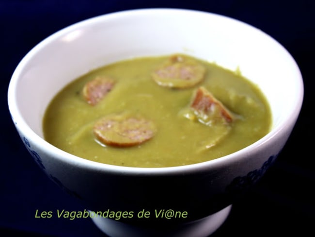 Soupe aux pois cassés et aux saucisses