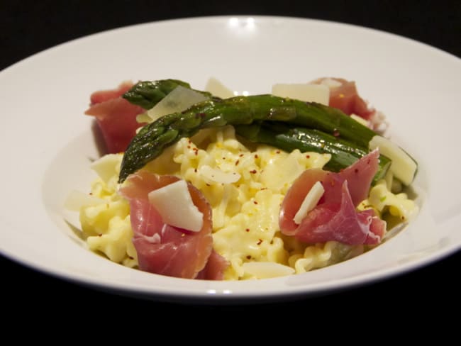 Pâtes au mascarpone, pointes d’asperges, jambon de Bayonne