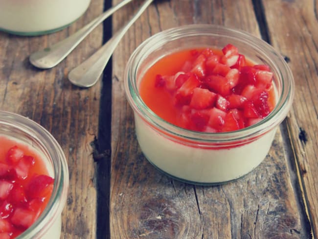 Flans au lait coco et brunoise de fraises