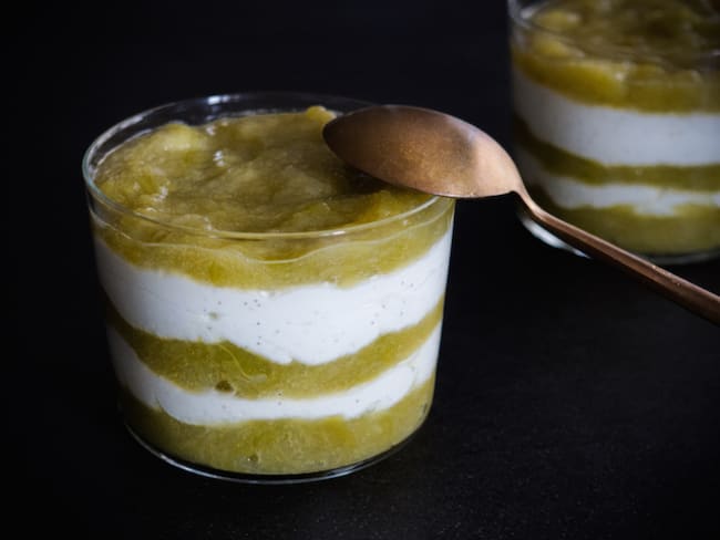 Verrine de rhubarbe et miel d’Alsace, petits suisses à la vanille