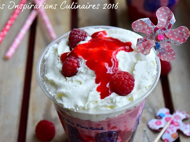 Milk-shake aux framboises et au chocolat blanc