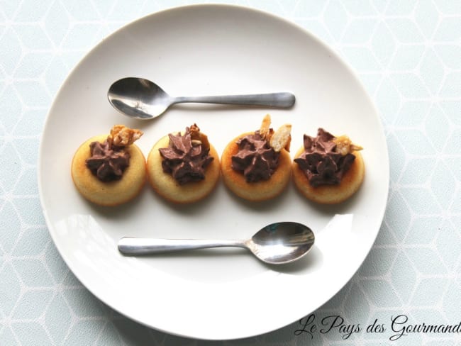 Financiers aux amandes, ganache au chocolat et amandes caramélisées