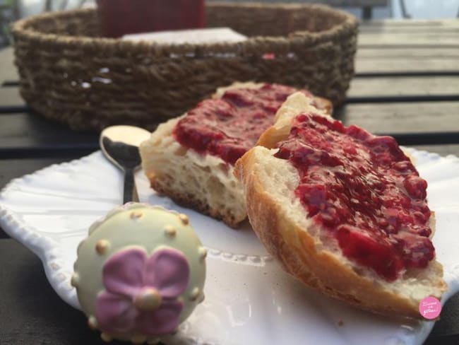 Crufiture de framboises : la confiture crue aux graines de chia.