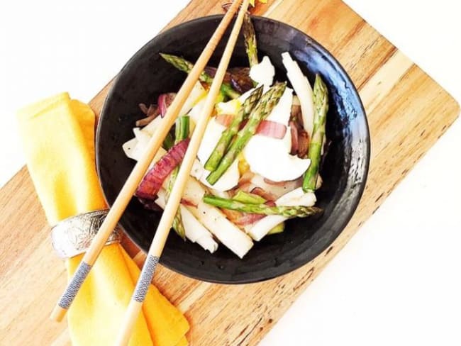 Wok d'asperges et œuf mollet