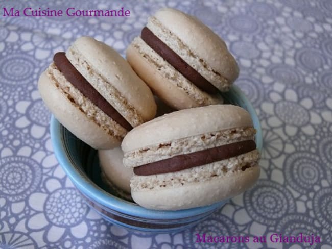 Macarons au Gianduja Weiss