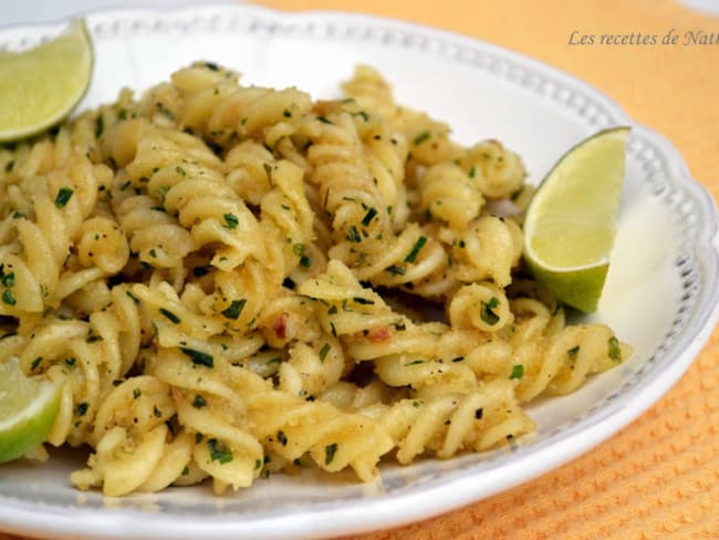 Spirelli à la chapelure à l'ail, fines herbes et citron vert