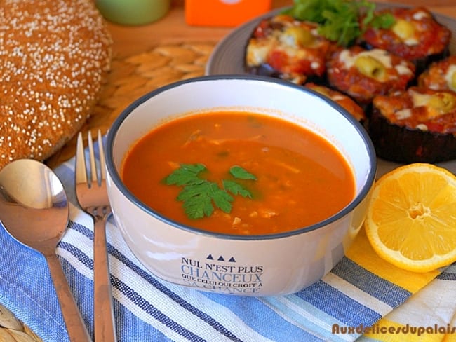 Chorba frik soupe algérienne au blé vert concassé