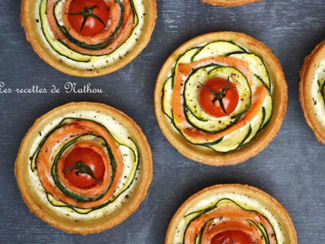 Petites quiches au fromage de chèvre, courgette et saumon fumé